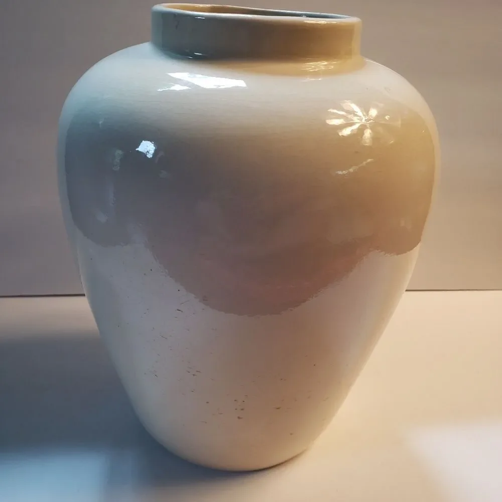 Large Pot w/Flowers & Butterflies